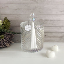 Load image into Gallery viewer, This raindrop patterned wax melt vessel with classic french-top lid adds a touch of elegance to any room. The french chic lid helps to seal in scent and improve wax shelf life, which makes them ideal for holding your wax melts alongside your wax melt burner.
