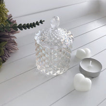 Load image into Gallery viewer, The french chic lid helps to seal in scent and improve wax shelf life, making it the perfect vessel for holding either your tea-light candles