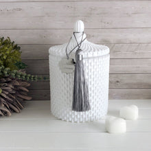 Load image into Gallery viewer, This raindrop patterned wax melt vessel with classic french-top lid adds a touch of elegance to any room. The french chic lid helps to seal in scent and improve wax shelf life, which makes them ideal for holding your wax melts alongside your wax melt burner.