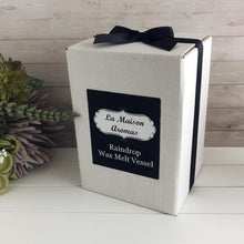 Load image into Gallery viewer, This raindrop patterned wax melt vessel with classic french-top lid adds a touch of elegance to any room. The french chic lid helps to seal in scent and improve wax shelf life, which makes them ideal for holding your wax melts alongside your wax melt burner.